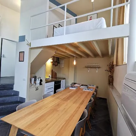 Shway - The Red With Pearls Apartment Antwerp