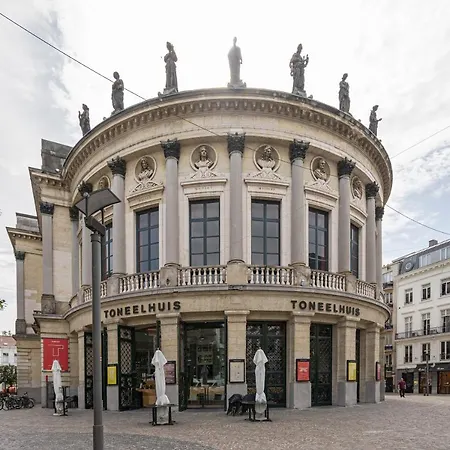 Shway - The Red With Pearls Apartment Antwerp